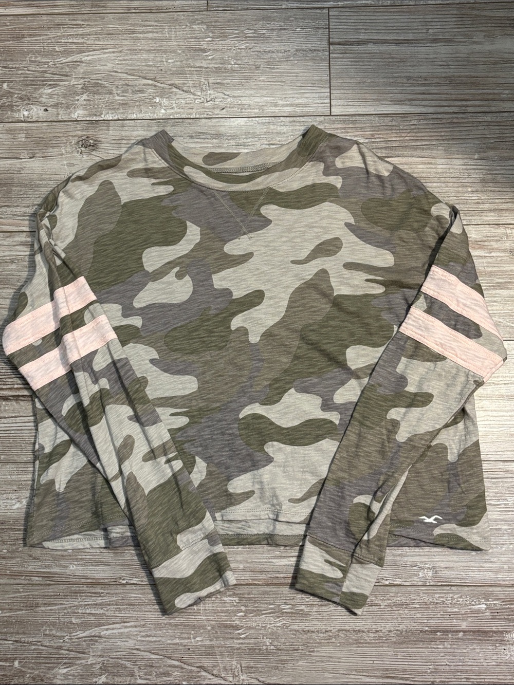 Hollister Must Have Collection Oversized Camo Long Sleeve Crop Top XS